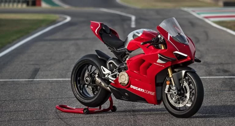 Ducati Panigale V4R op paddockstand