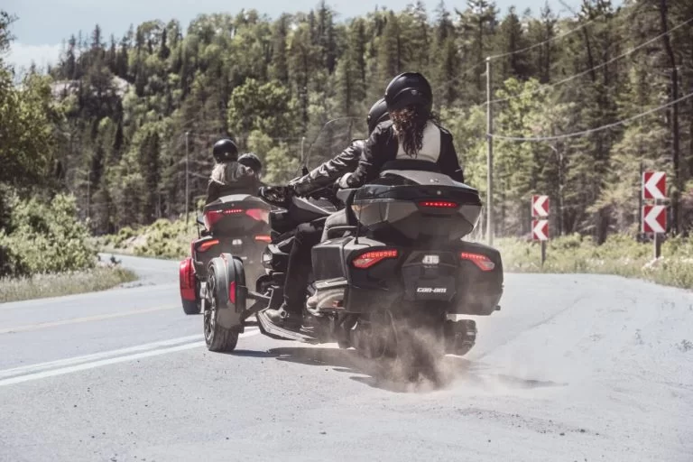 actiefoto wegracende 2020-canam-spyder-rt-limited-modellen