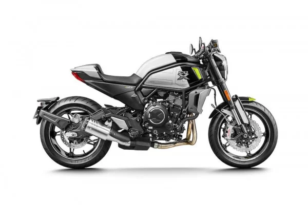 Productfoto CF Moto 700CL-X SPORT parelwit op witte achtergrond