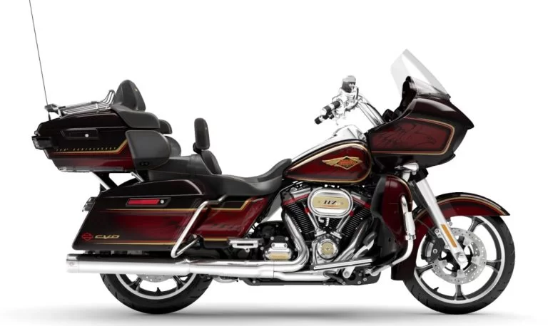 studiofoto van de 2023-harley-davidson-cvo-road-glide-limited-toermotor
