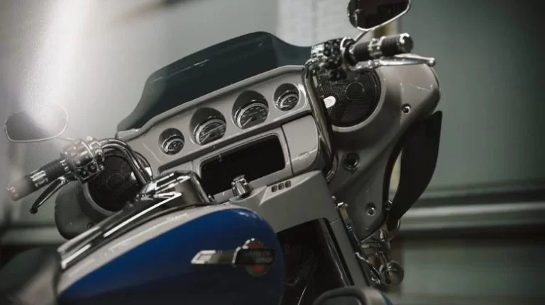 close up van cockpit van de 2023-harley-davidson-ultra-limited-toermotor