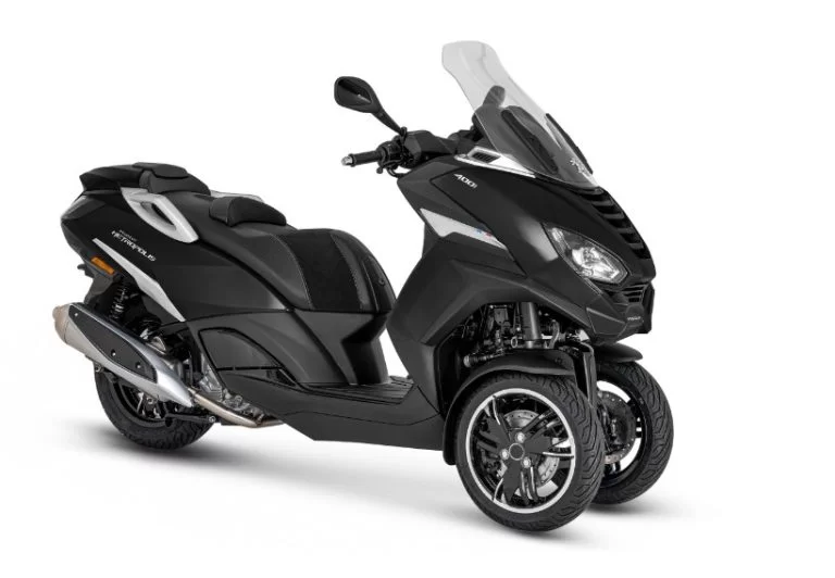 studiofoto2023-peugeot-metropolis-driewiel-motorscooter