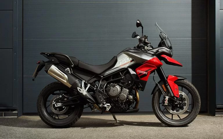 lifestylefoto van de 2023-triumph-tiger-toermotor-850-adventure