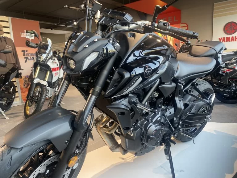 2023-yamaha-mt-07-pure-showroom foto