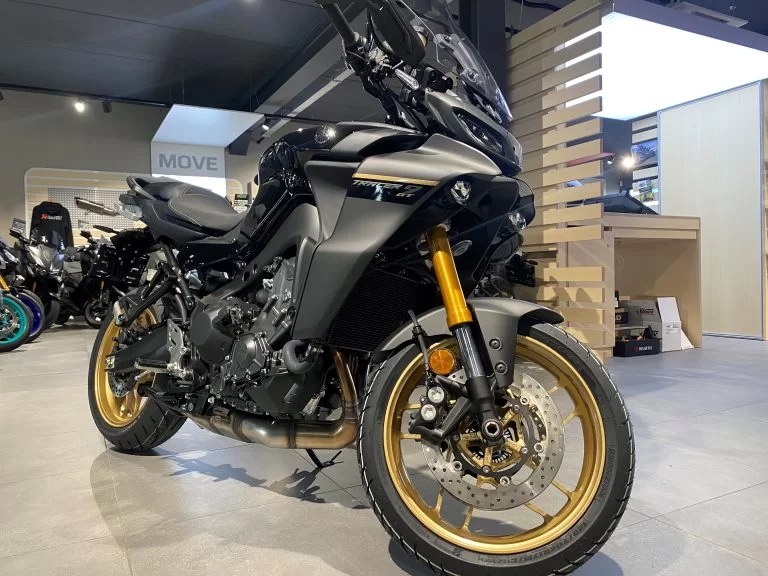 showroomfoto van een nieuw exemplaar Yamaha 2023 Trcaer 9 GT