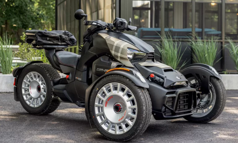 Ryker 600 in een witte studio