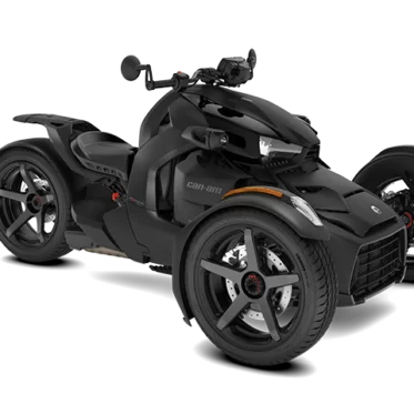 Ryker Sport 900 in een witte studio.