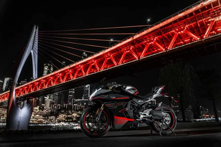 Lifestylefoto cfmoto 450SR