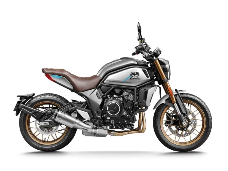 Productfoto CF Moto 700CL-X Heritage Zilvergrijs op witte achtergrond