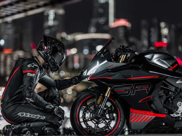 CF-Moto-450SR- lifestyle-2