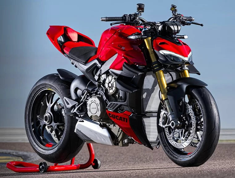 Rode Ducati Street Fighter V4 op een paddock stand
