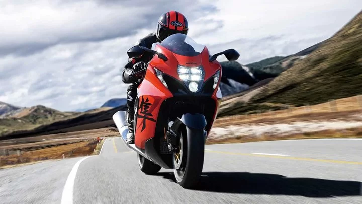 GSX1300RRQM4_action_1 suzuki hayabusa