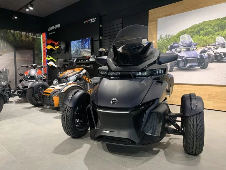showroom foto Can-am-sjhowroom-motorcity-amsterdam