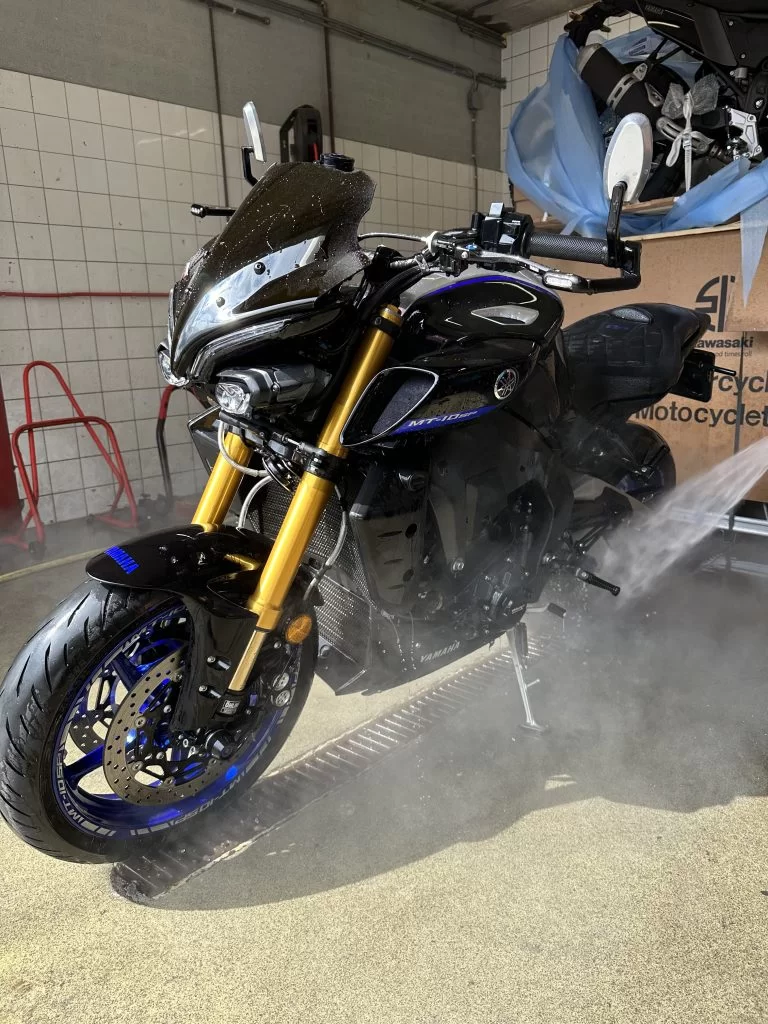 MT10SP schoonmaken met hogedrukspuit