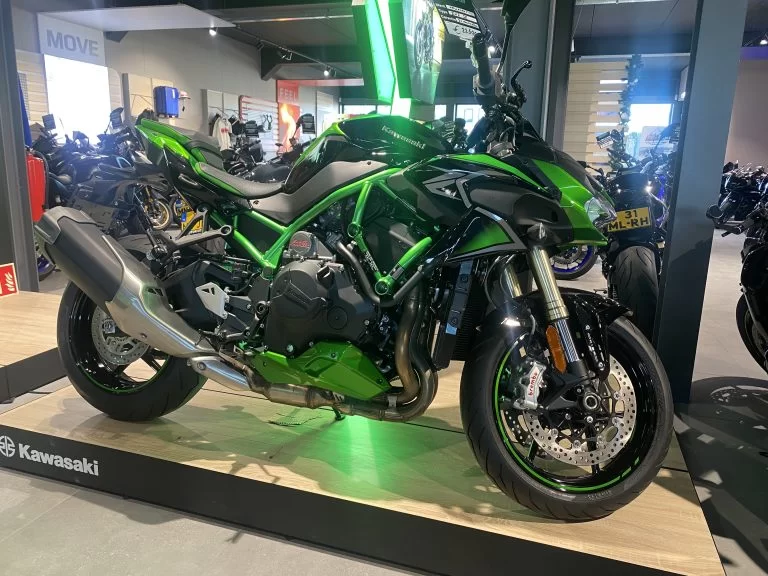 Showroomfoto Supercharged Kawasaki ZH2