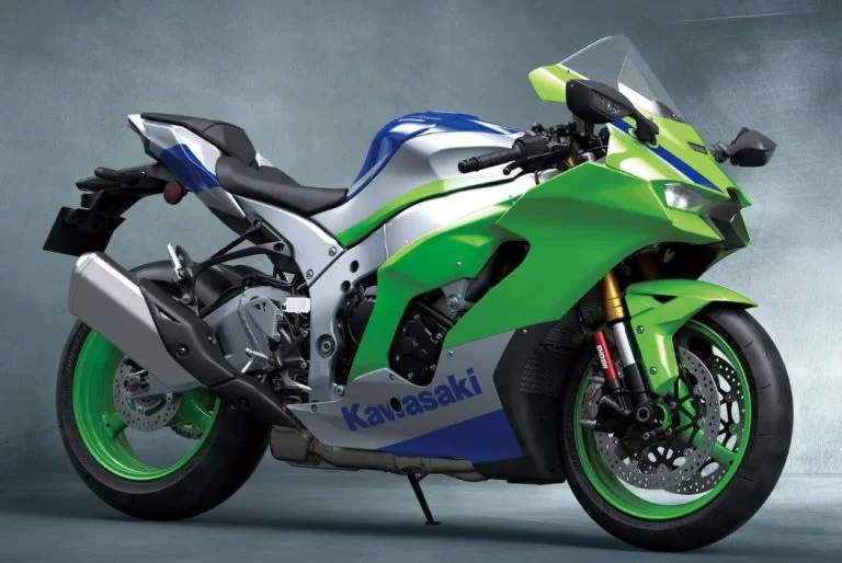 Kawasaki supersport in grijze studio