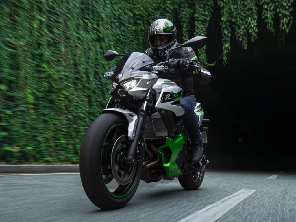 Z7 hybrid rijdend op de weg