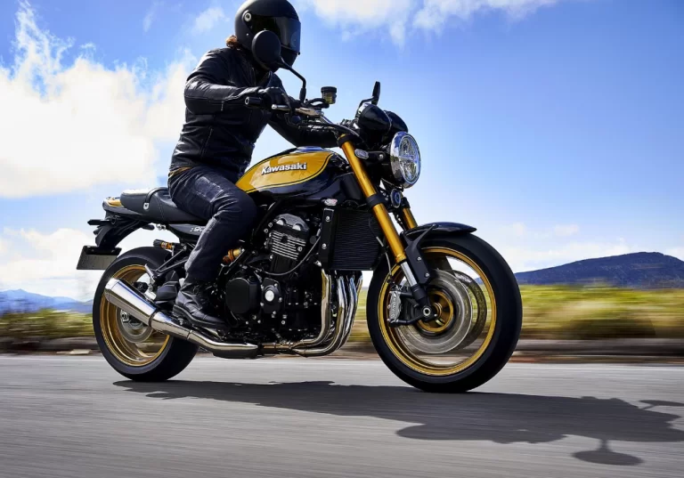 Actiefoto Kawasaki Z900 RS SE 2023