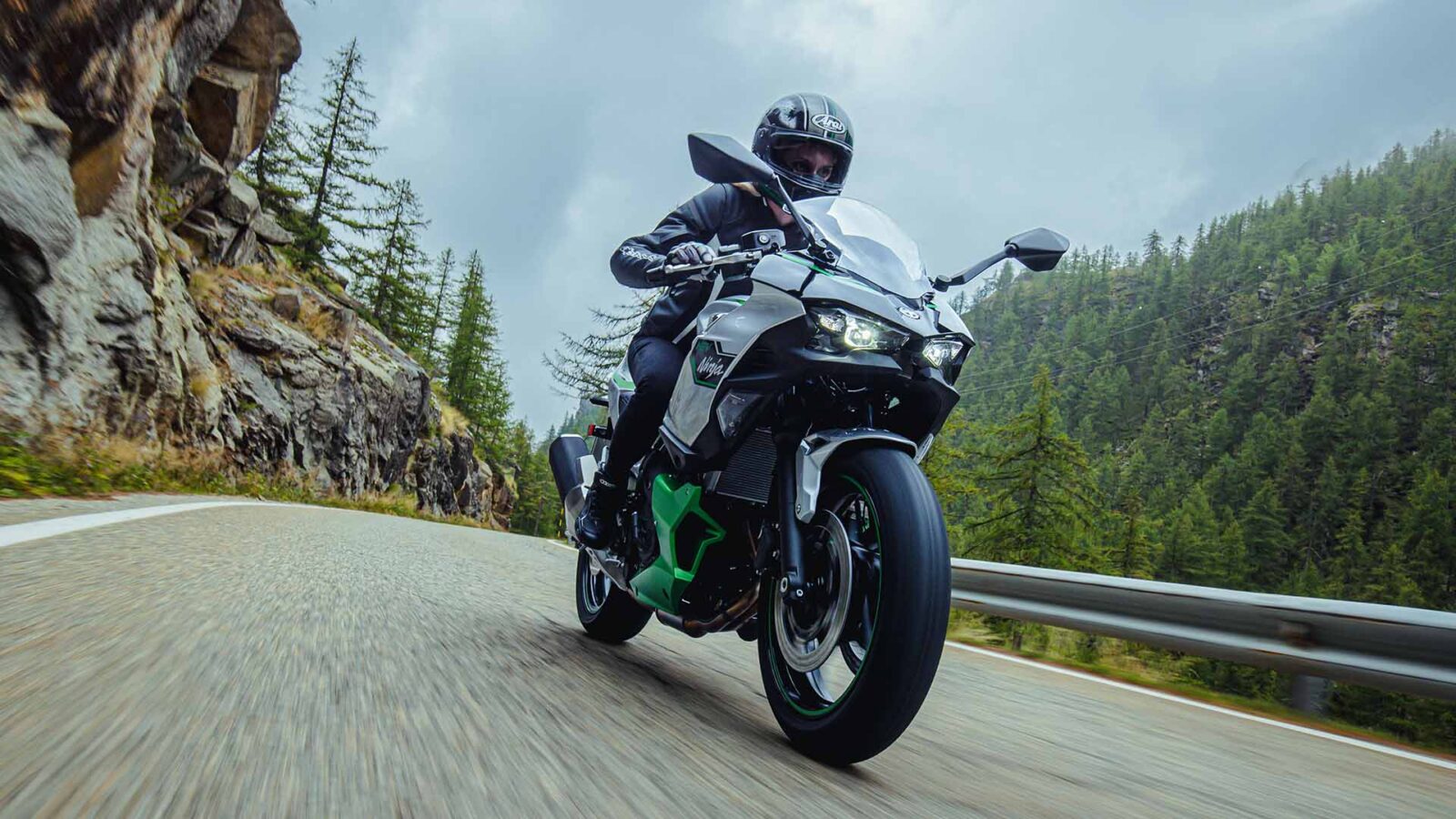 Kawasaki-ninja-7-hyrbid-nieuw-2