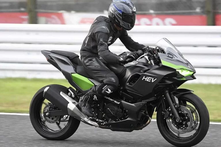 Kawasaki hev sportmotor op het circuit