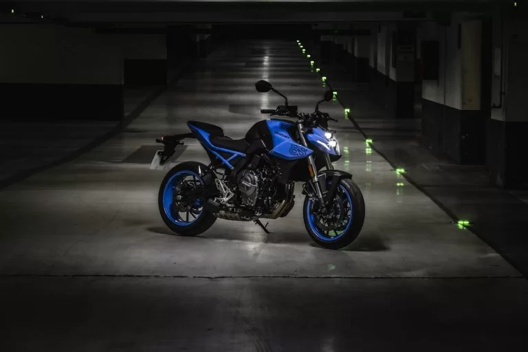 Lifestylefoto Suzuki GSX-8S blauw