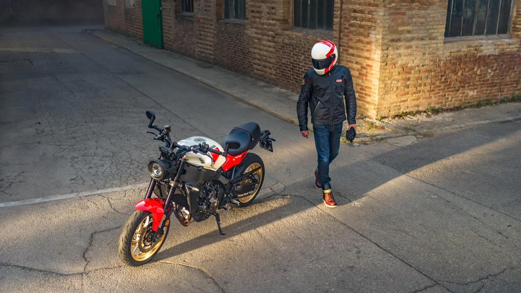 Yamaha motor met rijder