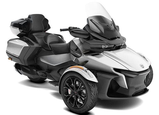 Zilvere Can-Am spyder rt, foto op witte achtergrond, zijaanzicht.