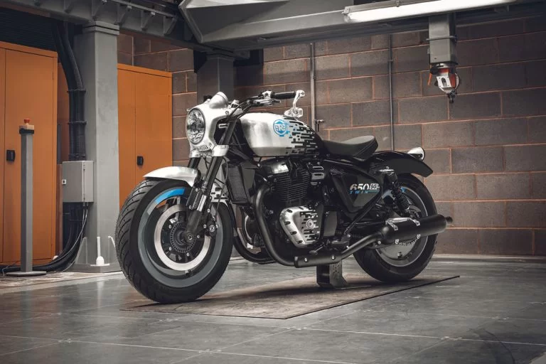 lifestyle foto van bobber concept Royal Enfield SG650