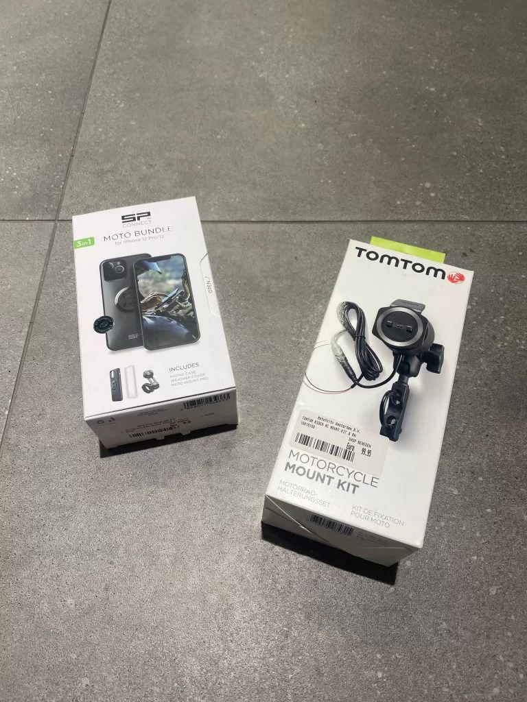showroom foto van tomtom mount kit of een sp connect kit voor mobiele telefoon