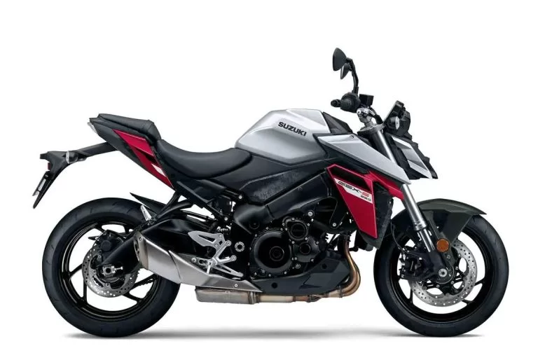 grijze Suzuki naked bike in witte studio