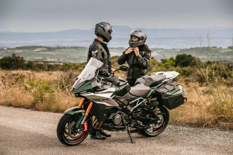 Suzuki-gsxs1000gx-info-01