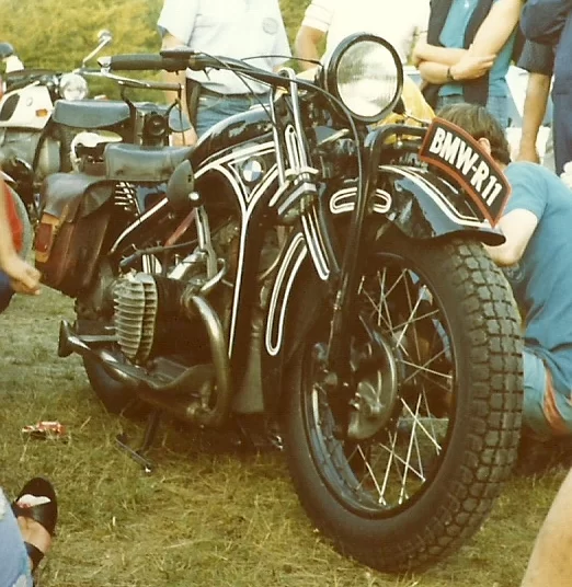 Historische foto van de eerste bmw r11 uit 1929