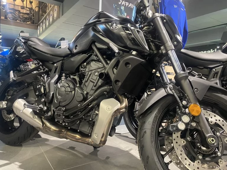 Showroom foto van de naked bike Yamaha mt-07