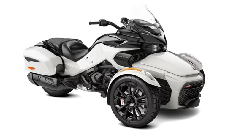 F3-T in een witte studio