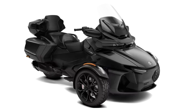 Spyder RT Limited in een witte studio