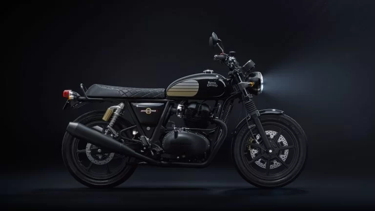 royal enfield interceptor 650 black ray studio foto