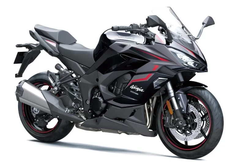 Kawasaki tourmotor in witte studio