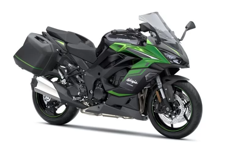 Kawasaki motor in witte studio