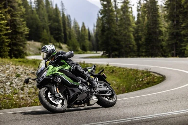 Kawasaki Ninja 1100SX SE 2027 actiebeeld