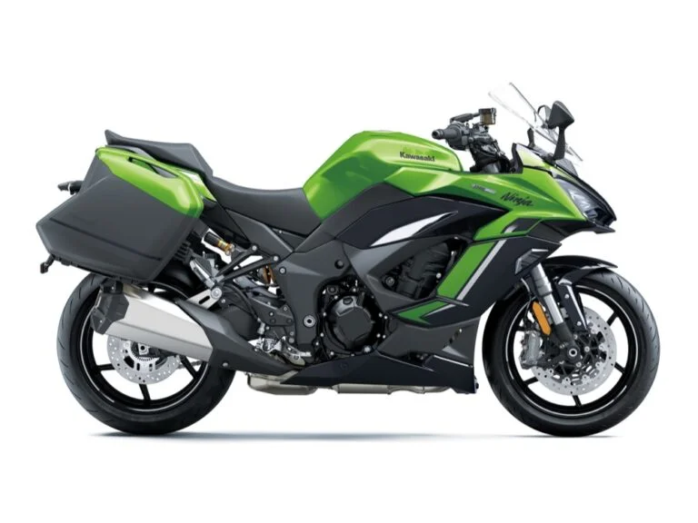Kawasaki Ninja 1100SX SE 2027 Plasma Lime Green met koffers rechterzijde