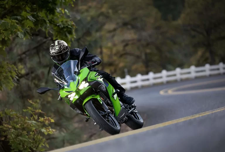 Ninja 500 se rijdend over straat