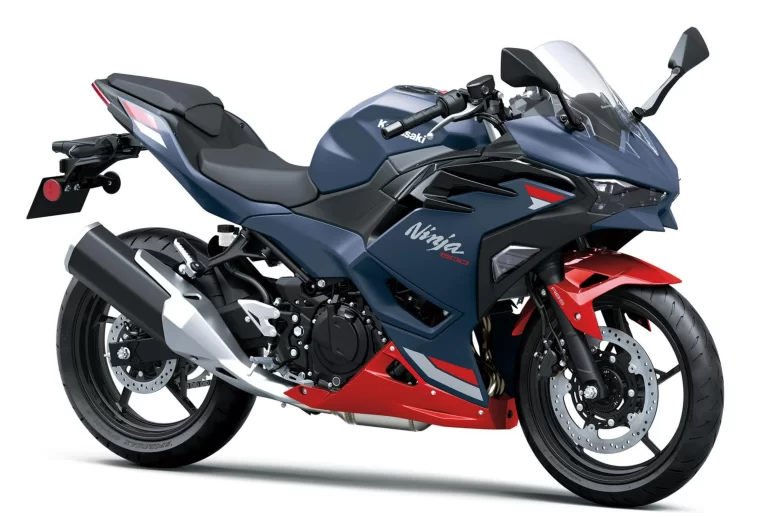 Ninja 500 se in een witte studio