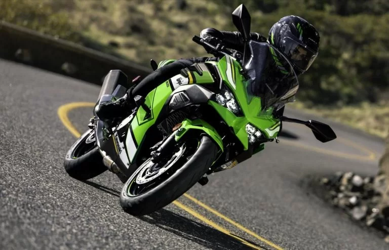 Rijdende Ninja 500 SE.