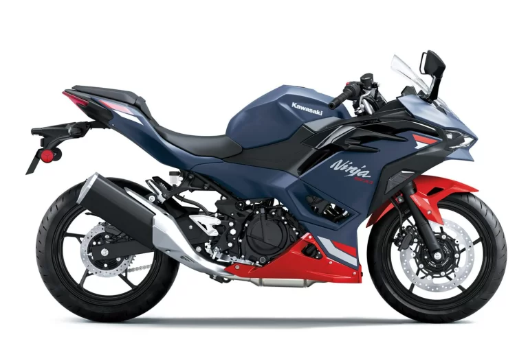 Ninja 500 se in een witte studio