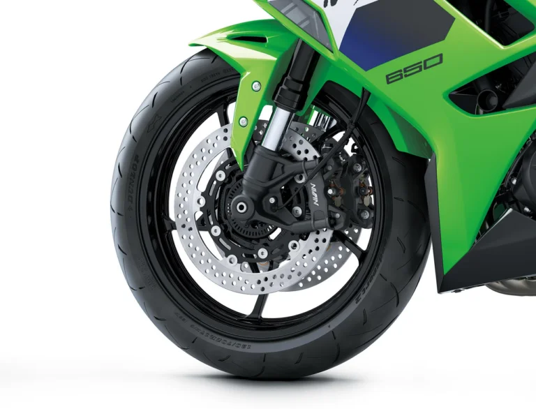 SHOWA USD-voorvork en radiale remklauw van de Kawasaki Ninja 650 2027
