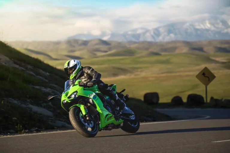 Kawasaki Ninja ZX-6R 2027 actiebeeld