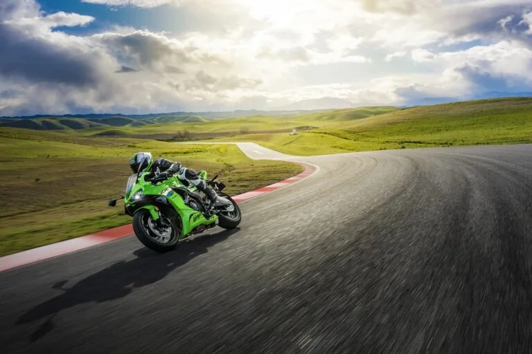 Kawasaki Ninja ZX-6R 2027 actiebeeld
