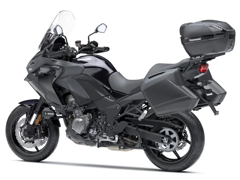 Kawasaki tourmotor in witte studio