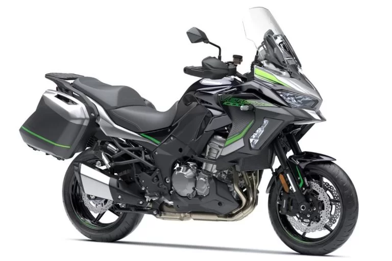 Kawasaki tourmotor in witte studio