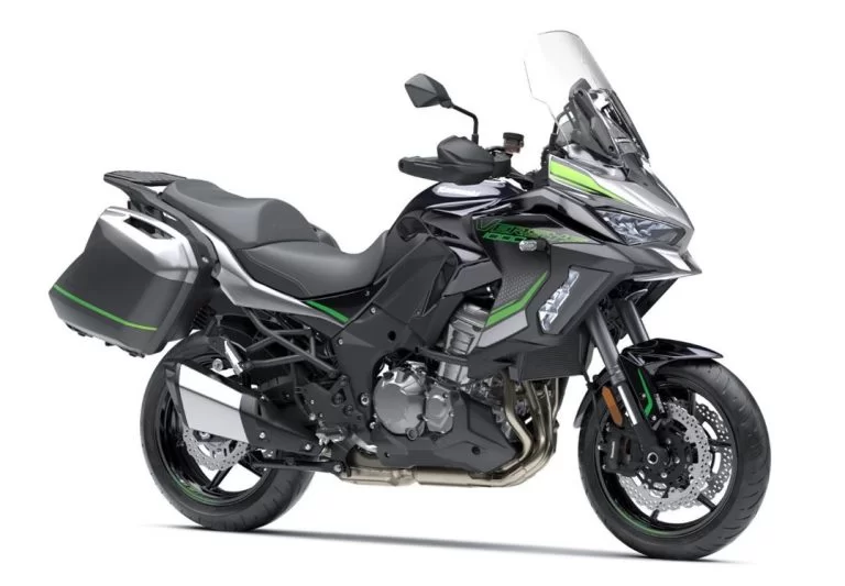 Kawasaki tourmotor met witte achtergrond